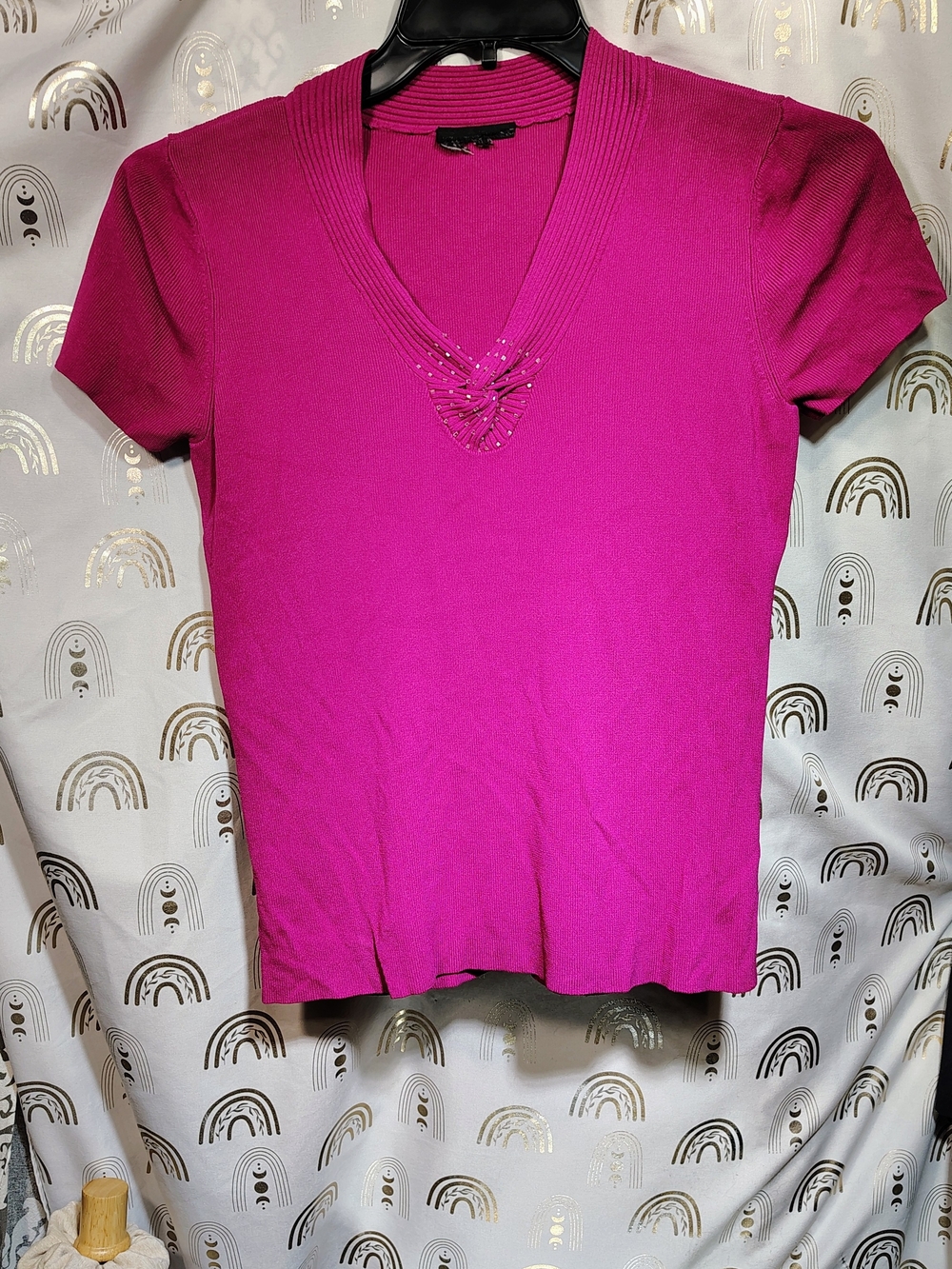 Short-Sleeve V-Neck Tee in Fuchsia with Twist Detail